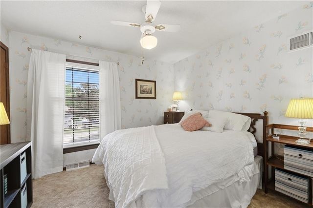 2524 S Whitney Avenue, Independence, MO 64057