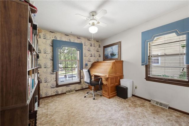 2524 S Whitney Avenue, Independence, MO 64057