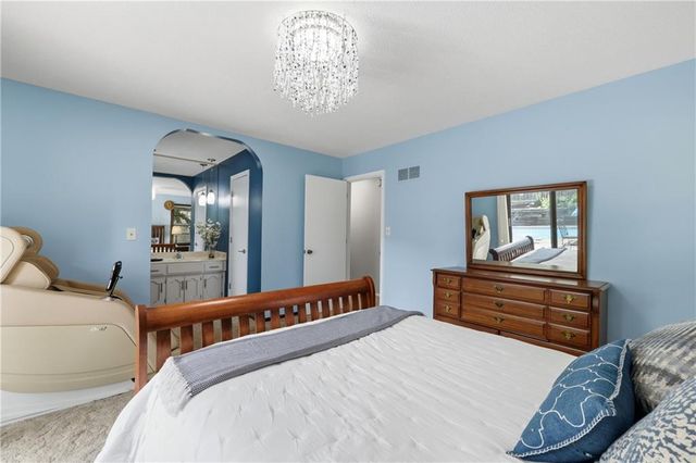2524 S Whitney Avenue, Independence, MO 64057