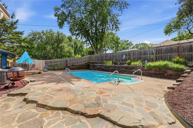 2524 S Whitney Avenue, Independence, MO 64057
