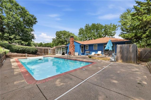 2524 S Whitney Avenue, Independence, MO 64057