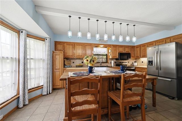 2524 S Whitney Avenue, Independence, MO 64057