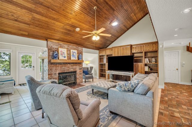 3112 Shore Drive, Grove, OK 74344