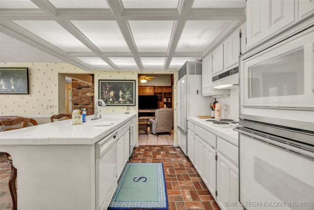 3112 Shore Drive, Grove, OK 74344