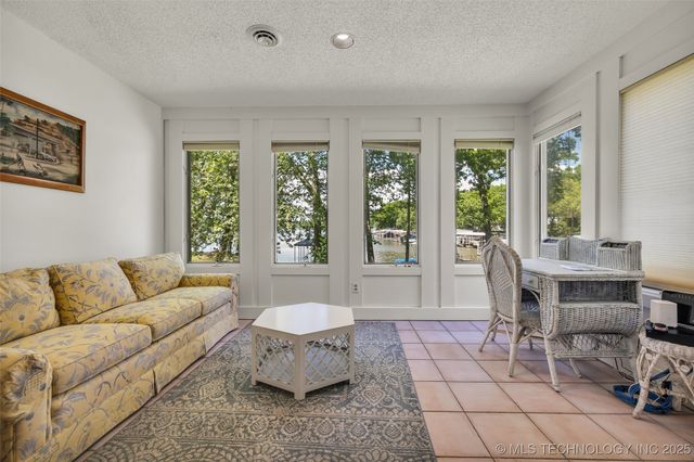 3112 Shore Drive, Grove, OK 74344