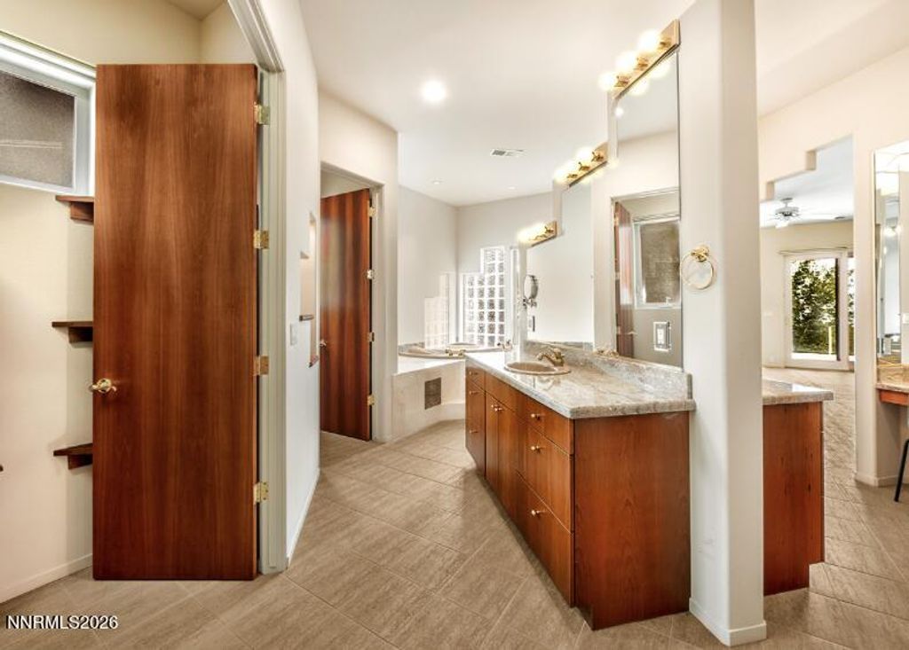 Image 15 of property listing at 10123 Indian Ridge Drive, Reno, NV 89511