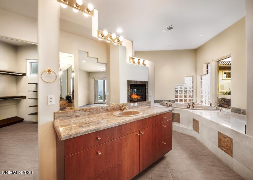 Image 16 of property listing at 10123 Indian Ridge Drive, Reno, NV 89511