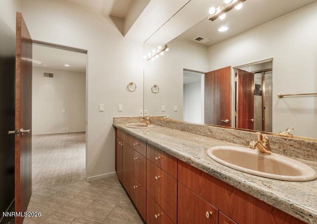 Image 21 of property listing at 10123 Indian Ridge Drive, Reno, NV 89511
