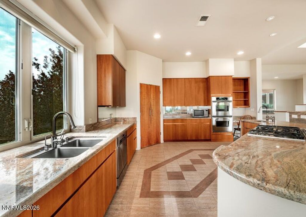 Image 8 of property listing at 10123 Indian Ridge Drive, Reno, NV 89511