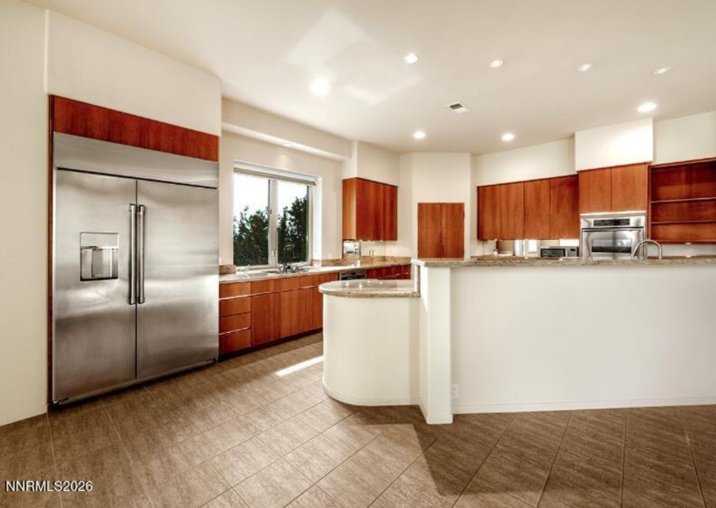 Image 9 of property listing at 10123 Indian Ridge Drive, Reno, NV 89511