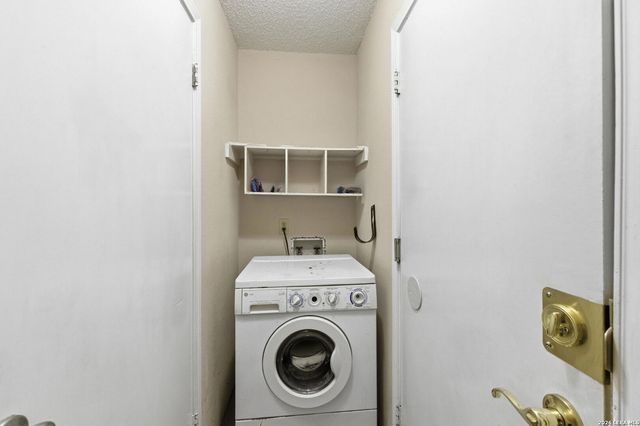 810 Meadow Stone, Converse, TX 78109