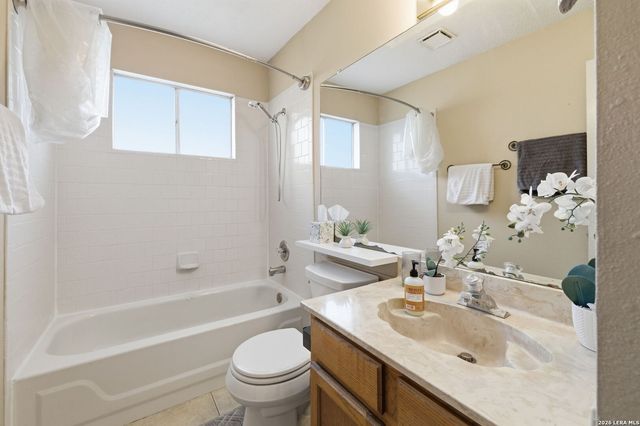 810 Meadow Stone, Converse, TX 78109