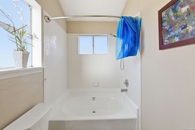 810 Meadow Stone, Converse, TX 78109