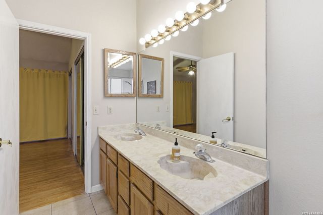 810 Meadow Stone, Converse, TX 78109