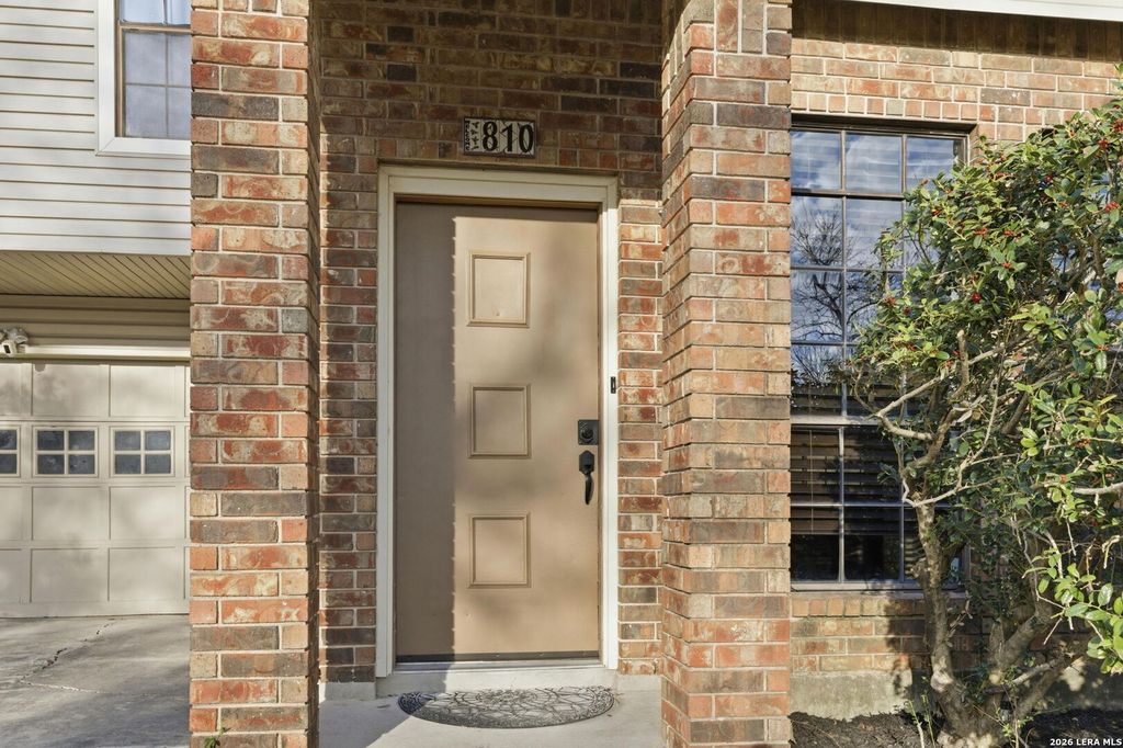 810 Meadow Stone, Converse, TX 78109