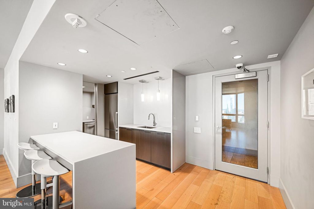2018-32 WALNUT ST #25B, Philadelphia, PA 19103