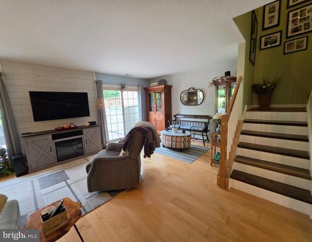 105 LARKSPUR CT, Chalfont, PA 18914