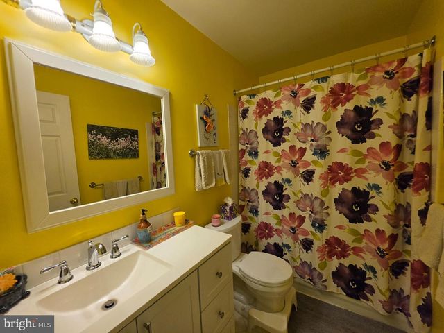 105 LARKSPUR CT, Chalfont, PA 18914
