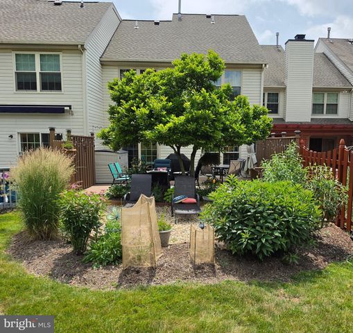 105 LARKSPUR CT, Chalfont, PA 18914