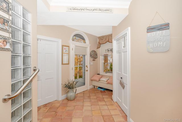 17 Thide Court, Smithtown, NY 11787