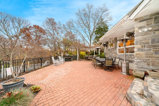 17 Thide Court, Smithtown, NY 11787