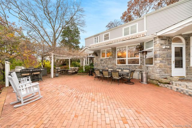 17 Thide Court, Smithtown, NY 11787