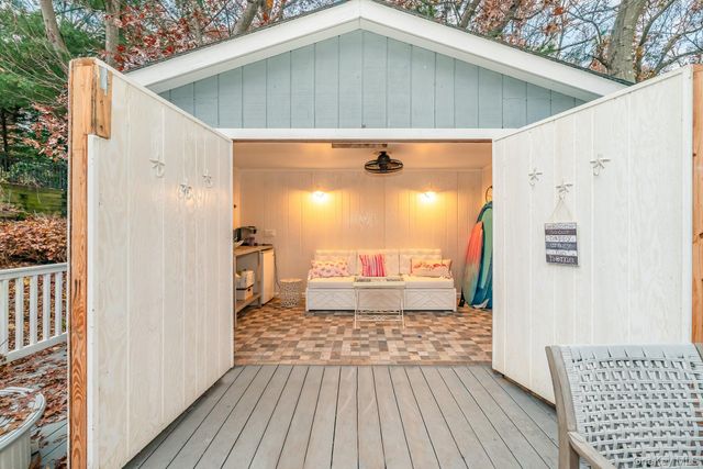 17 Thide Court, Smithtown, NY 11787