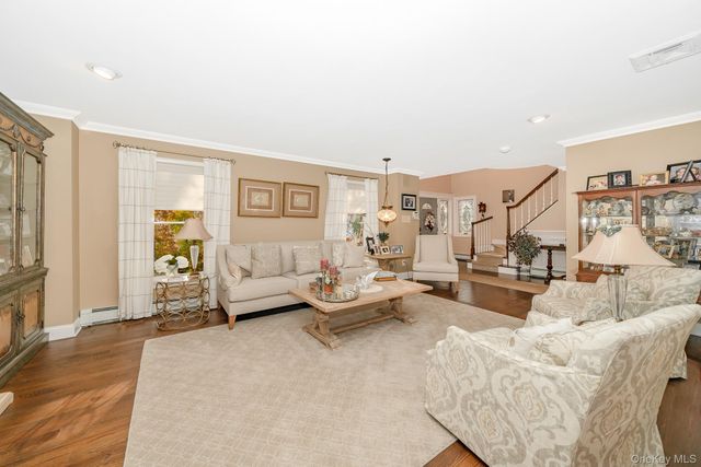 17 Thide Court, Smithtown, NY 11787