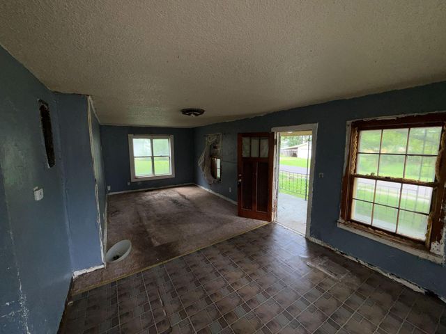 714 N Farmer Avenue, Springfield, MO 65802
