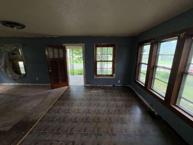 714 N Farmer Avenue, Springfield, MO 65802