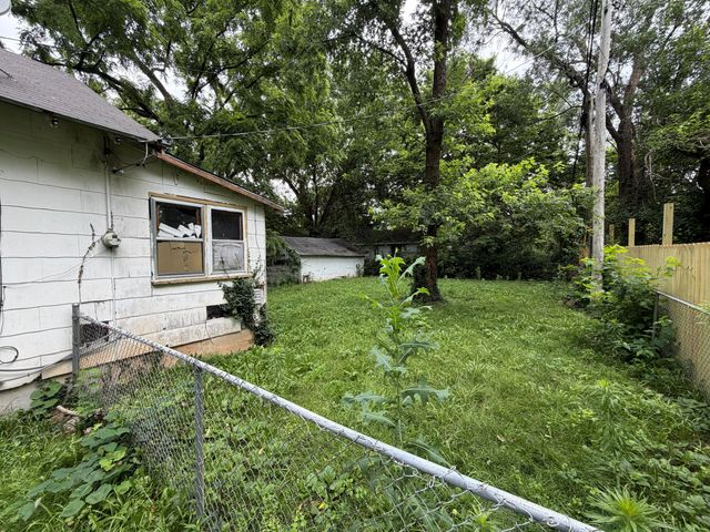714 N Farmer Avenue, Springfield, MO 65802