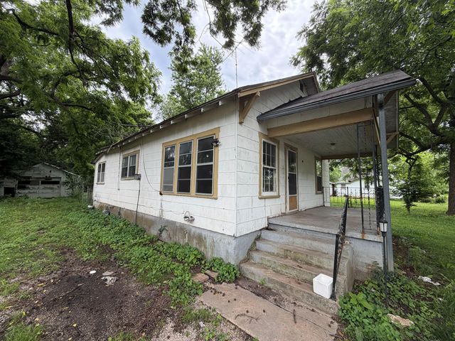 714 N Farmer Avenue, Springfield, MO 65802