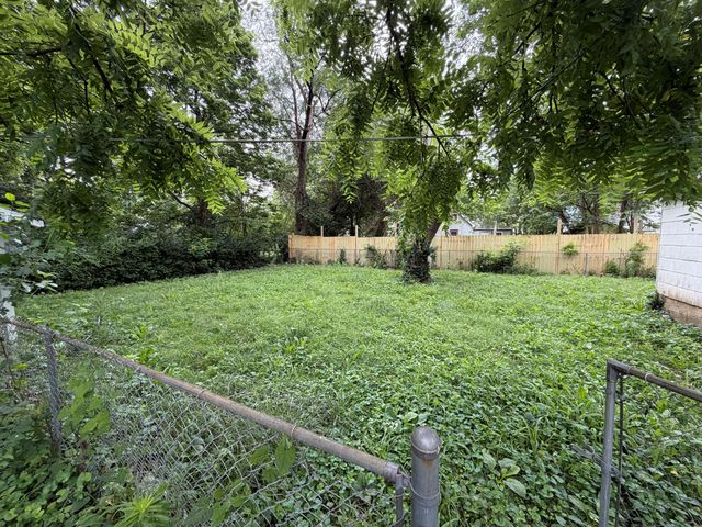 714 N Farmer Avenue, Springfield, MO 65802