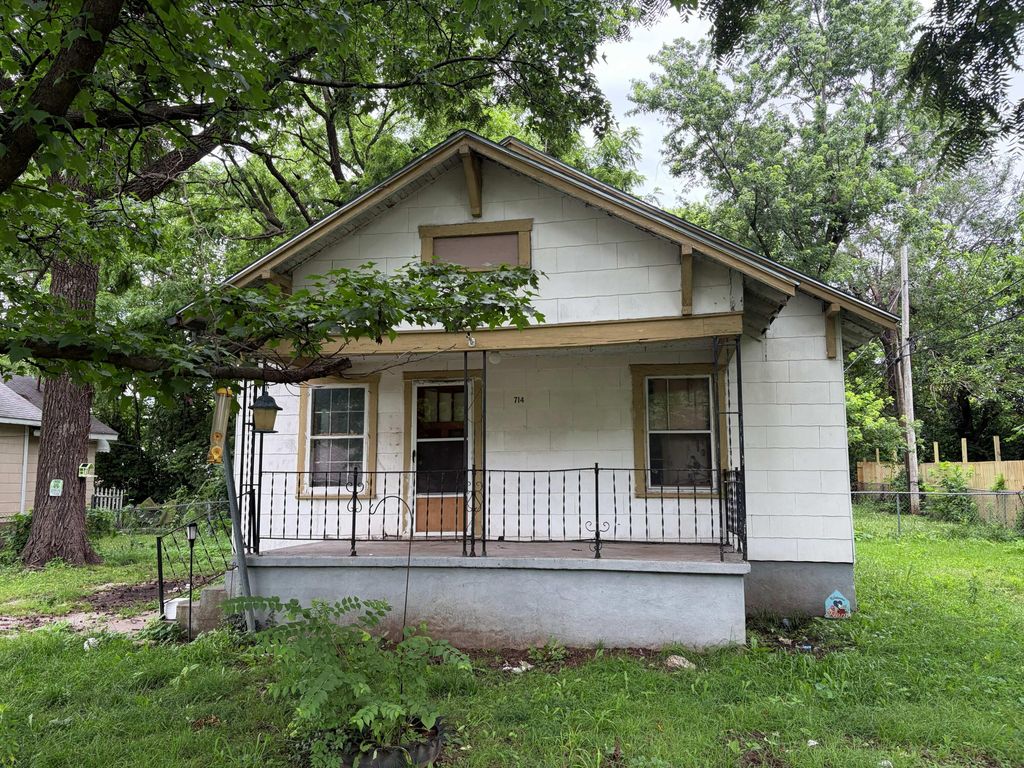 714 N Farmer Avenue, Springfield, MO 65802