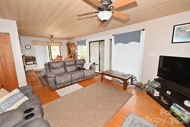 86 King Arthurs Court, Hickory, NC 28601