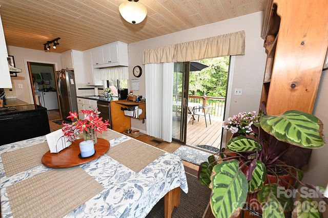 86 King Arthurs Court, Hickory, NC 28601