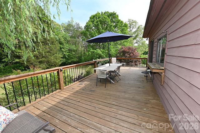 86 King Arthurs Court, Hickory, NC 28601