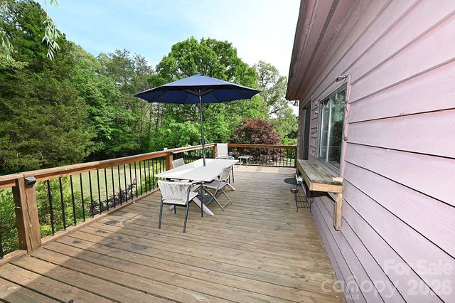 86 King Arthurs Court, Hickory, NC 28601