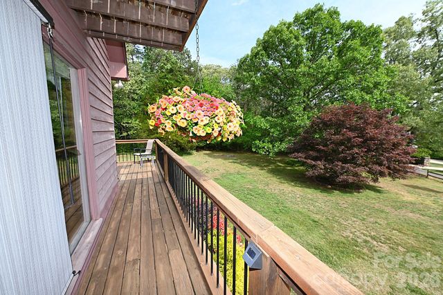 86 King Arthurs Court, Hickory, NC 28601