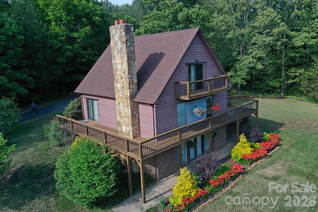 86 King Arthurs Court, Hickory, NC 28601