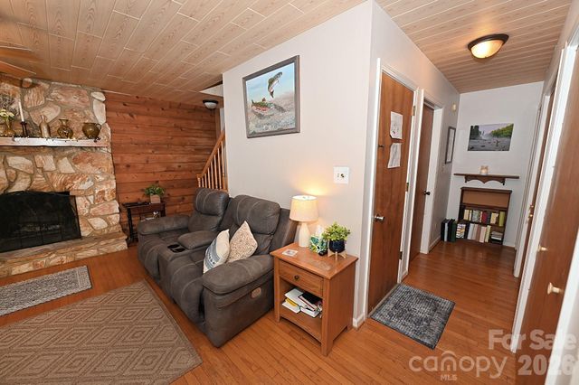 86 King Arthurs Court, Hickory, NC 28601
