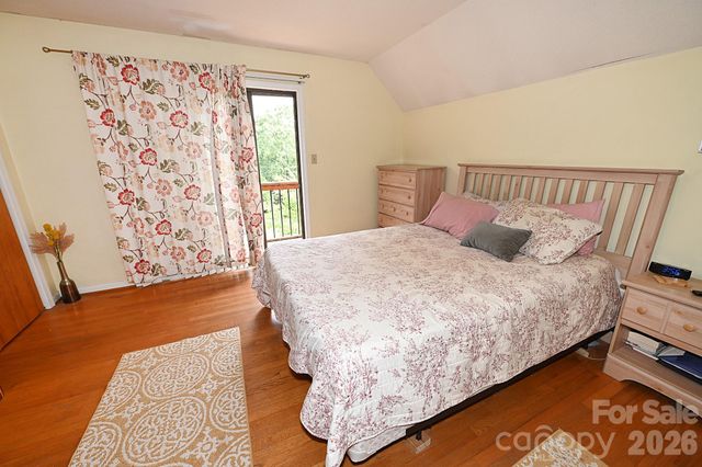 86 King Arthurs Court, Hickory, NC 28601