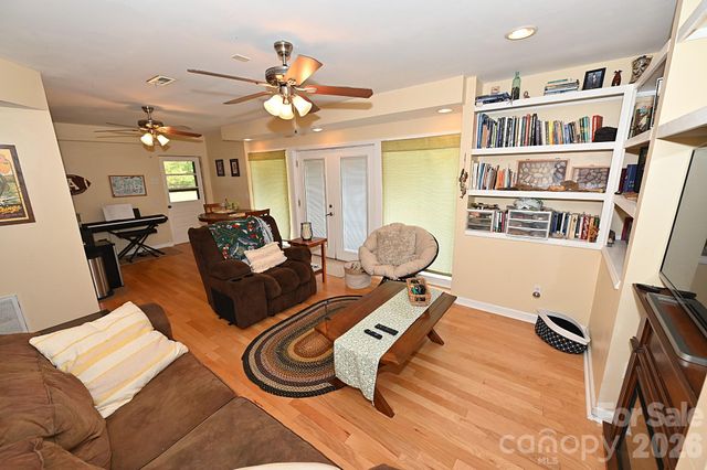 86 King Arthurs Court, Hickory, NC 28601
