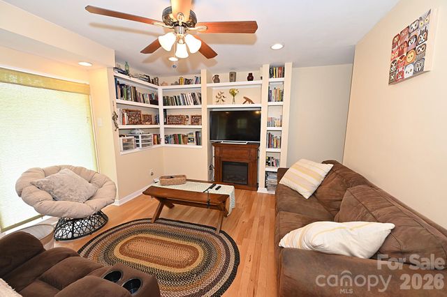 86 King Arthurs Court, Hickory, NC 28601