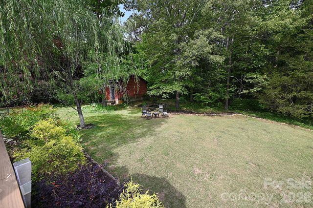86 King Arthurs Court, Hickory, NC 28601