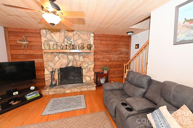 86 King Arthurs Court, Hickory, NC 28601
