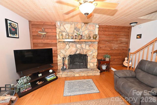 86 King Arthurs Court, Hickory, NC 28601
