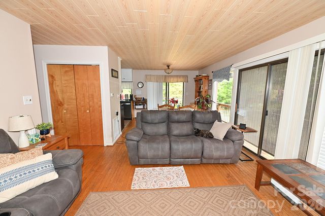 86 King Arthurs Court, Hickory, NC 28601