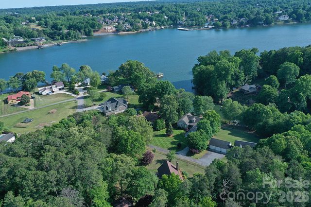 86 King Arthurs Court, Hickory, NC 28601