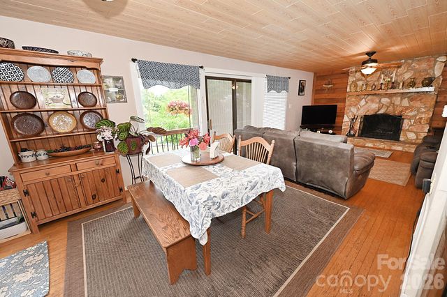 86 King Arthurs Court, Hickory, NC 28601